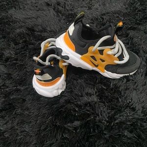 Nike Prestos size is 13c